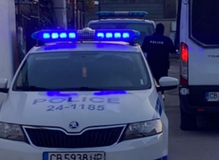 Откраднаха раница с пари, документи и инструменти от мъж, почиствал трева край село Косача, двама са задържани