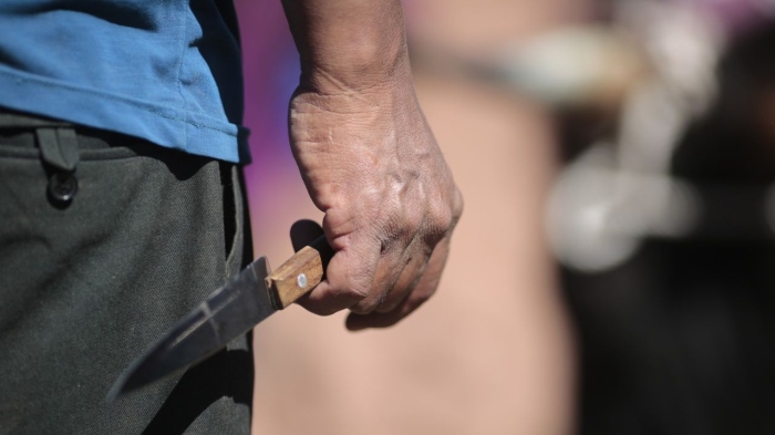 Пиян и въоръжен с нож вилня на площада в Костинброд