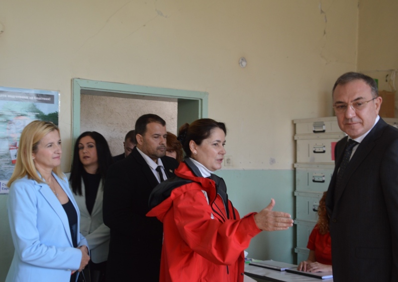 БЧК започна раздаването на храни в Благоевград, министър Гуцанов: Няма да допуснем злоупотреби