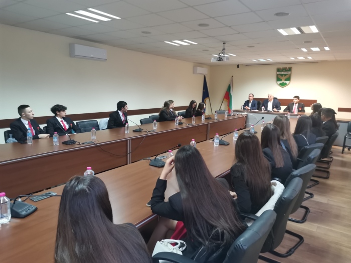 Ученици заеха ръководни постове в Община Гоце  Делчев за един ден