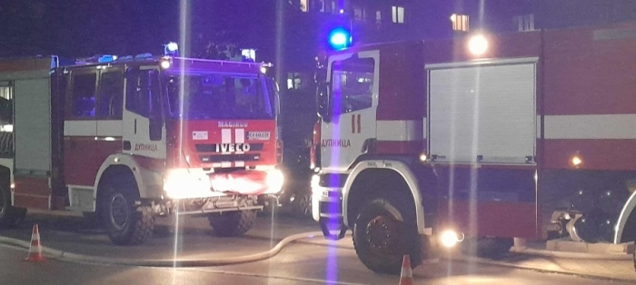 Три екипа огнеборци гасиха къща в дупнишкото село Блатино