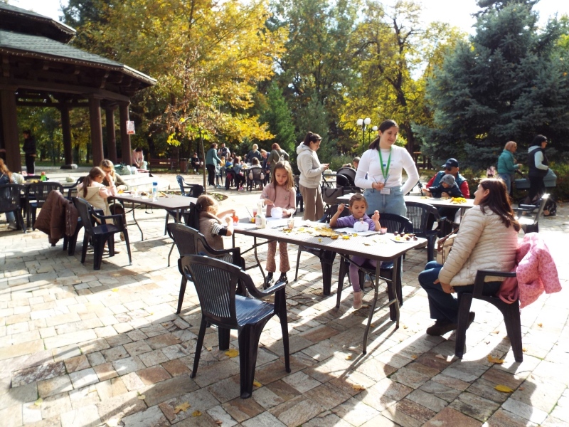 „Цветна есен“ в Гоце Делчев: Креативност и усмивки сред пъстрите листа