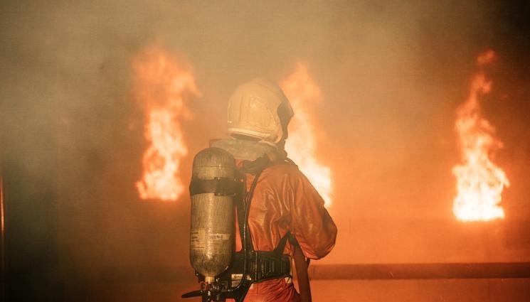 Възрастен мъж загина при пожар в дома си в Пернишко