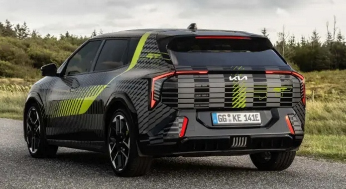 Kia показа за първи път наточената EV4 GT