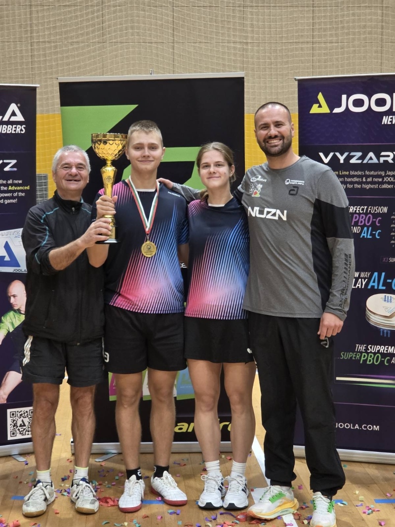 Шампион! Дупничанинът Симеон Стоичков вдигна купата по тенис на маса на Андро Лига