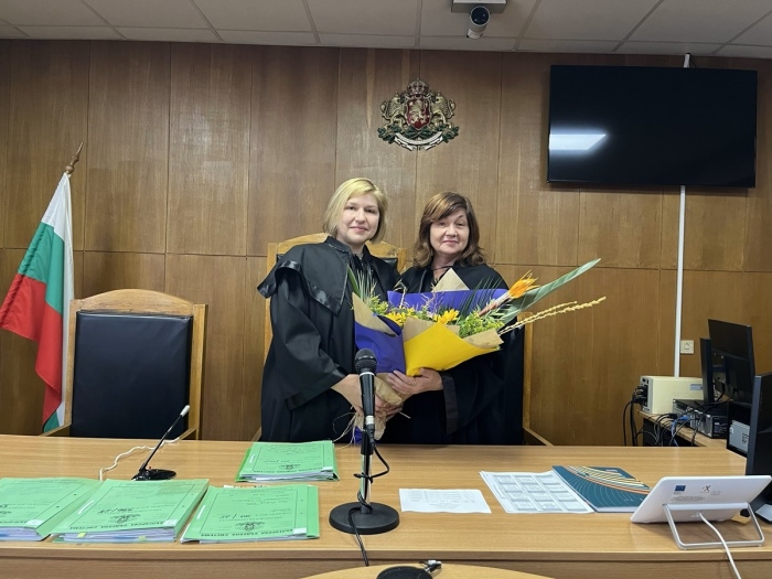 След 30 г. стаж! Окръжен съд Кюстендил изпрати  в пенсия съдия Йоланда Цекова на рождения й ден