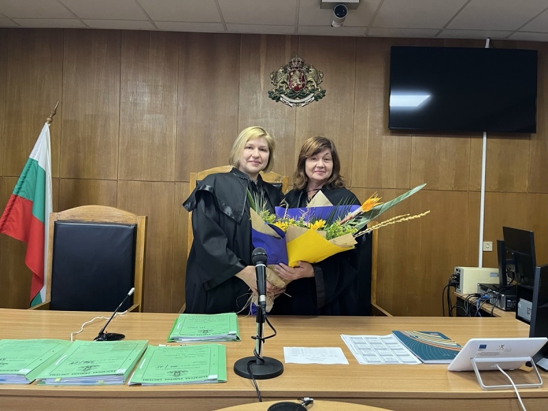 След 30 г. стаж! Окръжен съд Кюстендил изпрати  в пенсия съдия Йоланда Цекова на рождения й ден