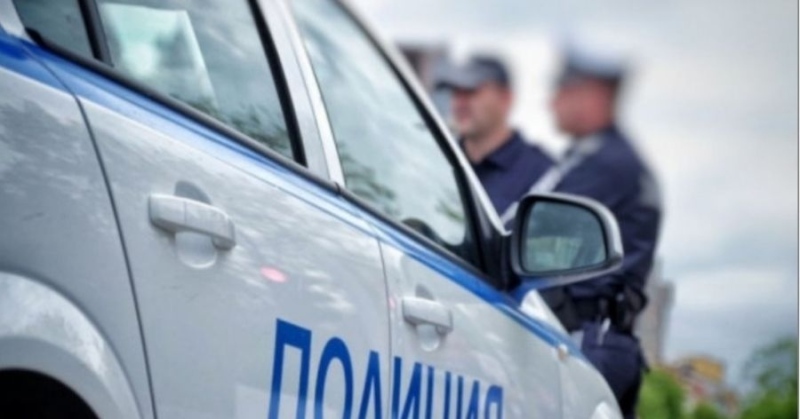 История за доброта в Перник: Полицай и младежи помогнаха на паднал възрастен мъж