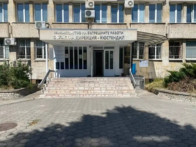 Жител на село Слокощица и мъж от Кюстендил с благодарствени писма към полицията