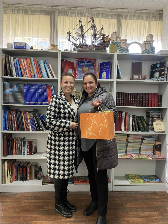 Библиотека в Трън награди най-верните си читатели и получи 200 книги дарение