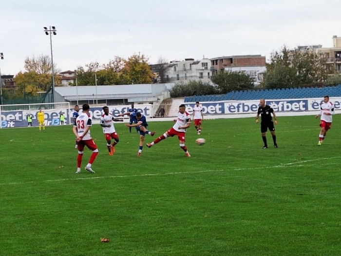 „Акулите” отнесоха Марек за 30 минути