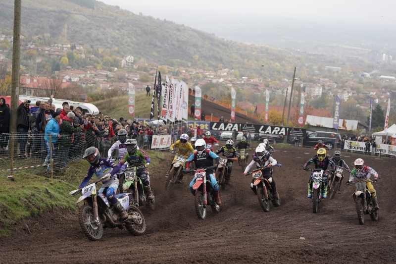 Любимецът на публиката Майкъл Иванов триумфира на мотокроса в Бобошево