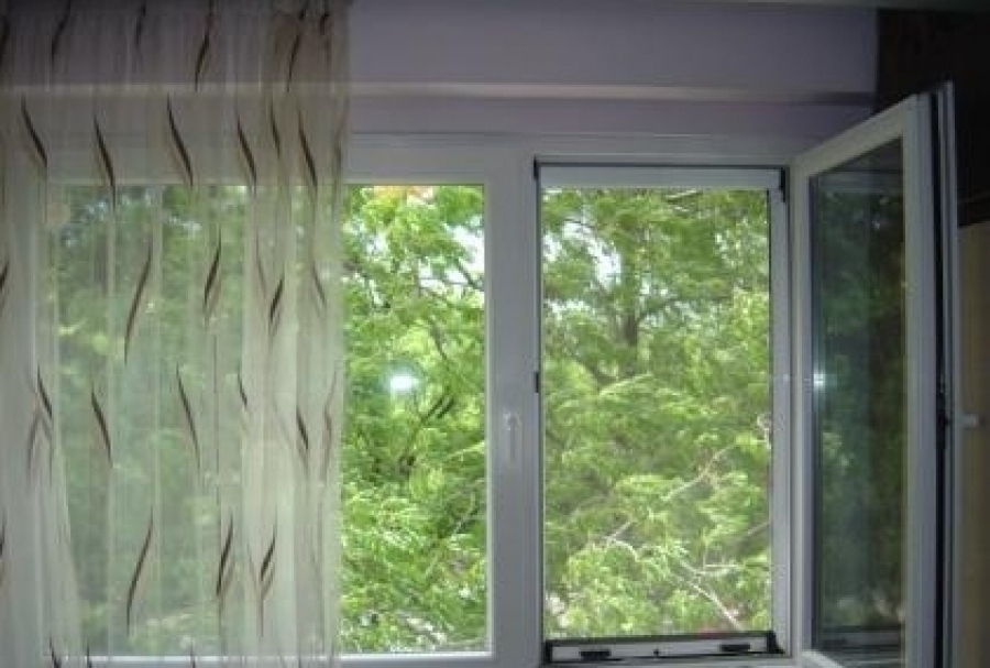 Разследват кражба на пари и злато от къща в село Баня  