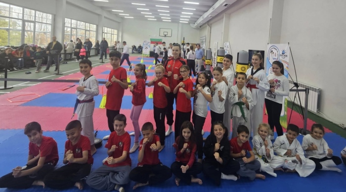 Отново първи: „Чо Елит“- Разлог взеха отборната купа на Националната детска лига по таекуондо