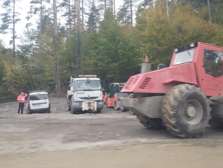 Трудният път! Преди дупки, сега ремонт тормози шофьорите по трасето Самоков - Ихтиман