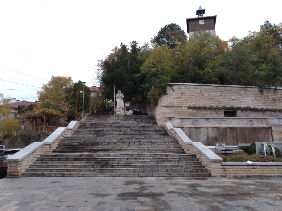 ЧСИ от Дупница и Кюстендил обявиха за продан скъпи имоти