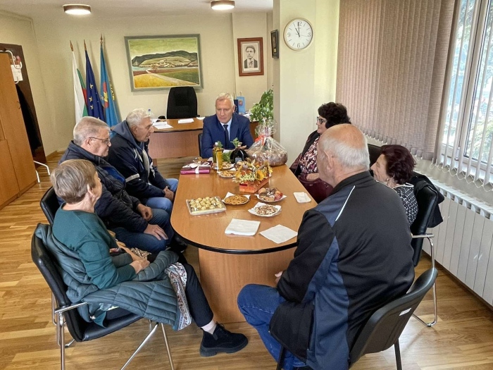 Кум на 113 сватби ще бъде кметът на Разлог 