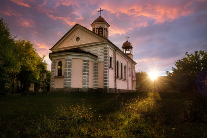 Черквата „Св. Архангел Михаил“ в Шишковци 130 години пази вяра, традиции и духовност …