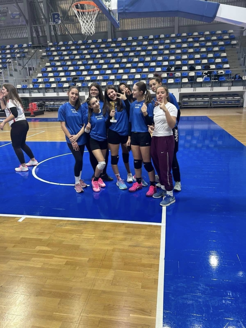 Самоковско училище пълно с шампиони по волейбол