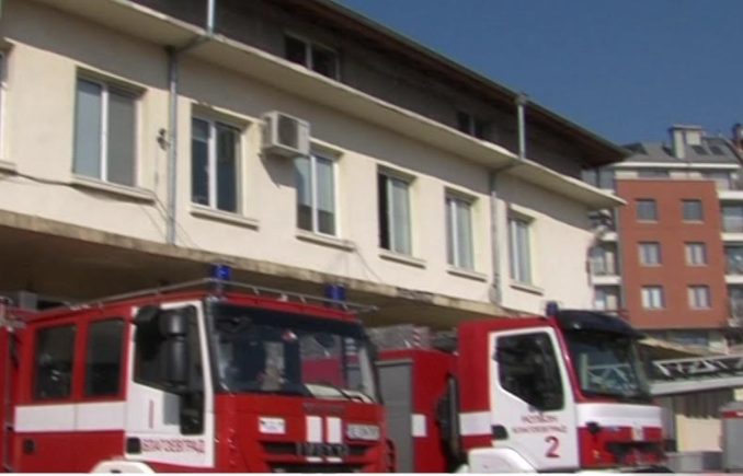 Огнеборците в Благоевград ликвидираха пожар и се отзоваха на лъжливо повикване