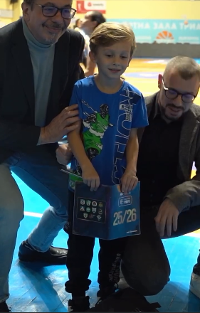 Бивш играч на Миньор вдъхнови малчуган да създаде уникален баскетболен албум