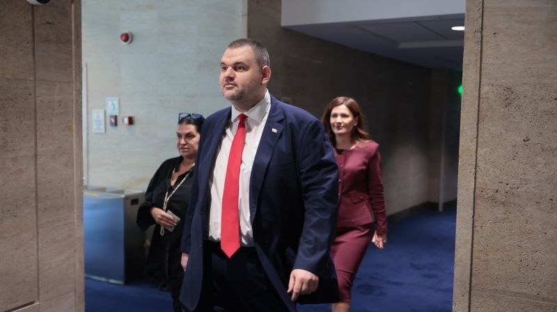 Пеевски за референдума: Чичо Румен (държавният глава) няма юридически екип, много е тежко положението