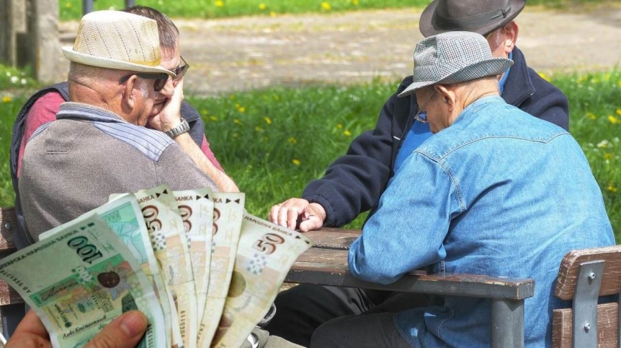 Отпускат 120 лв. коледни добавки на 536 хиляди пенсионери