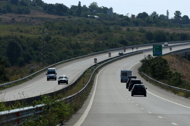 Променят движението по магистрала „Струма“ край Долна Диканя за седмица