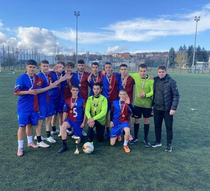 Футболният отбор на ПГИ-Перник стана общински първенец