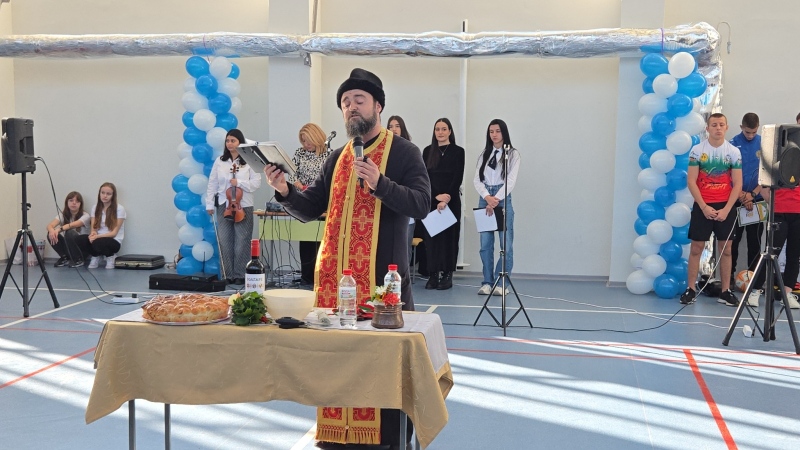 С водосвет и празнична програма откриха изцяло  реновирания физкултурен салон в ПГОСУ - Дупница