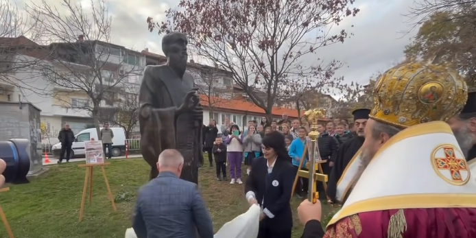 Първо ОУ  „Св. Климент Охридски“ в Сандански  празнува  150 години с откриване на паметник и капсула на времето