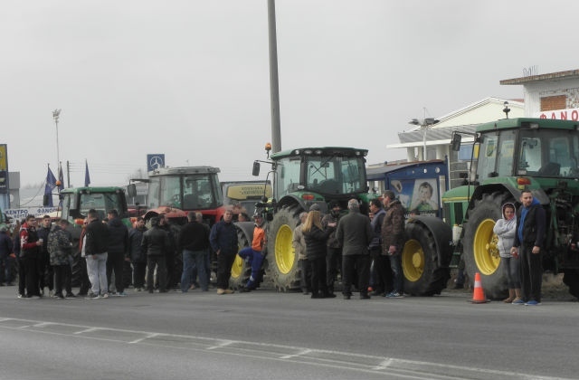 Гръцките фермери блокираха магистрали и граничен пункт