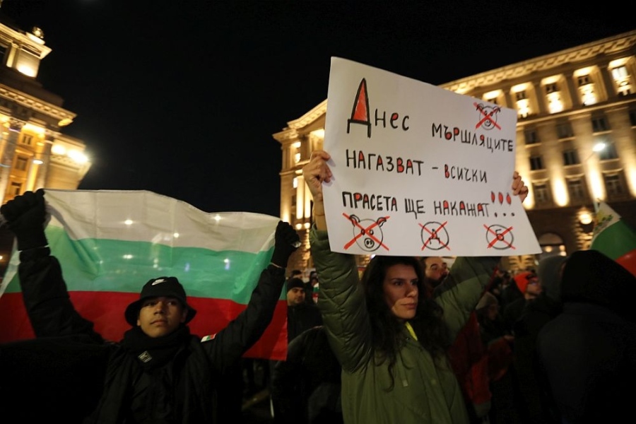 Протест срещу Бюджет 2026, хиляди демонстранти се събраха в Триъгълника на властта