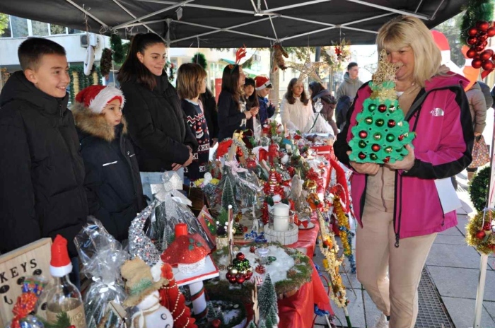  „Дар от сърце“: ОУ „Никола Парапунов“ откри коледните базари в Разлог