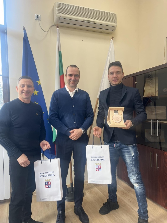 Чест и гордост! Кметът на Кюстендил посрещна олимпийския медалист Николай Христов