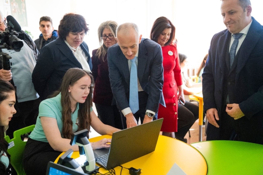 Ученици демонстрираха работа с модерни технологии в новооткрития STEM център в Якоруда