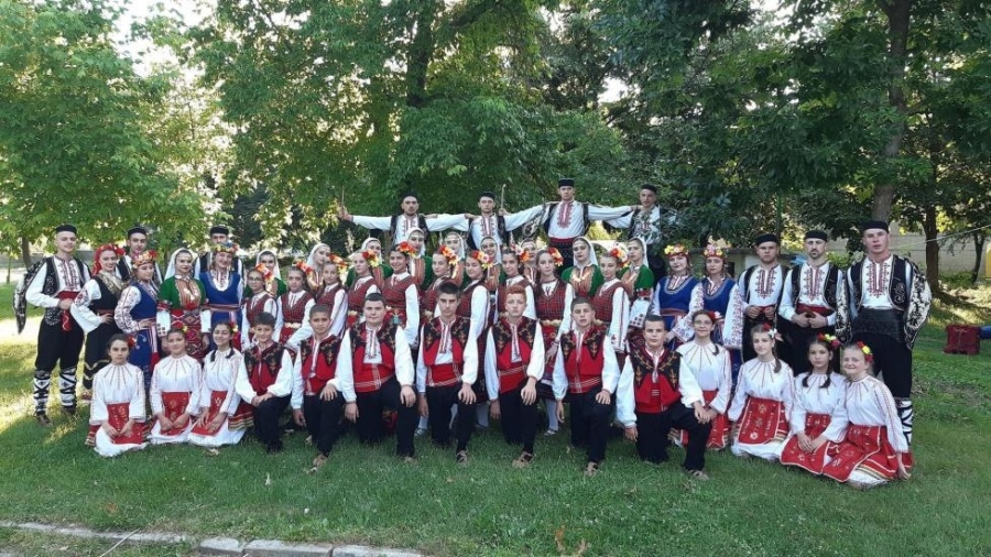 Симитли пленява Тайланд с български фолклор