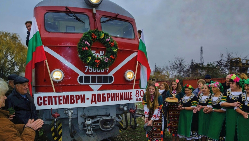Родопската теснолинейка събира приветствия на всички свои гари за 80-я си юбилей