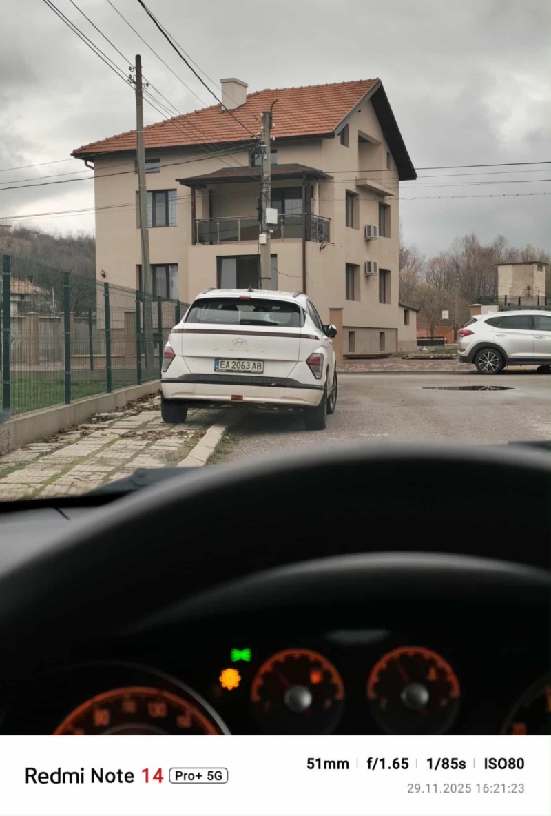 Електромобил за нуждите на Центъра за деца с увреждания в Дупница домувал пред къщата на зам.-кмета Бойко Христов