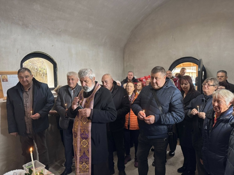 Миряните в Сапарева баня празнуваха за първи път св. Варвара в новоизградения храм 