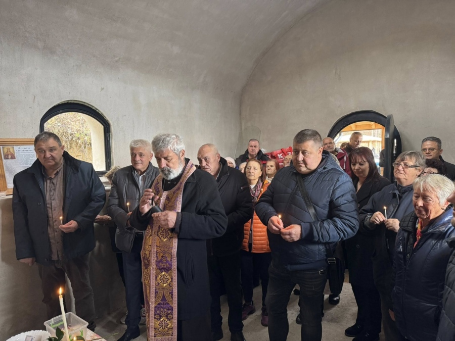 Миряните в Сапарева баня празнуваха за първи път св. Варвара в новоизградения храм 