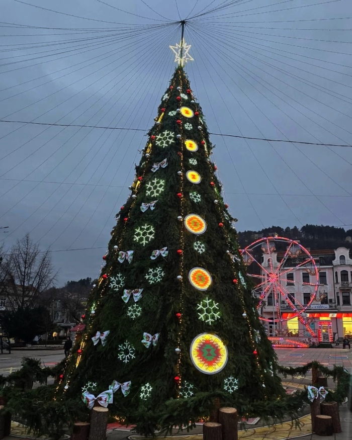Остават броени часове до тържественото запалване на  коледните светлини в Кюстендил