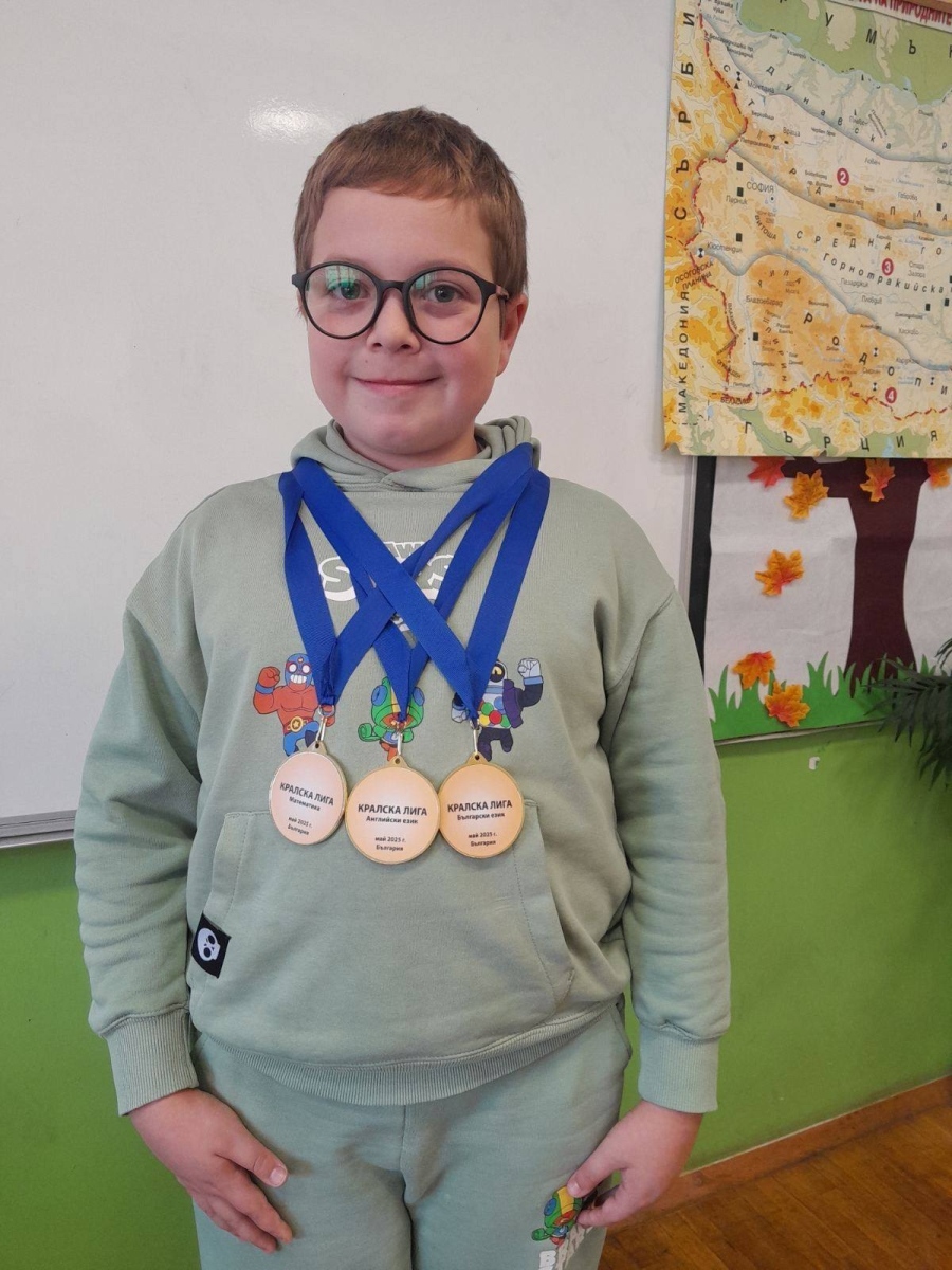 Двама ученици от ОУ „Неофит Рилски“ в Дупница с 6 медала от  олимпиада „Кингс“