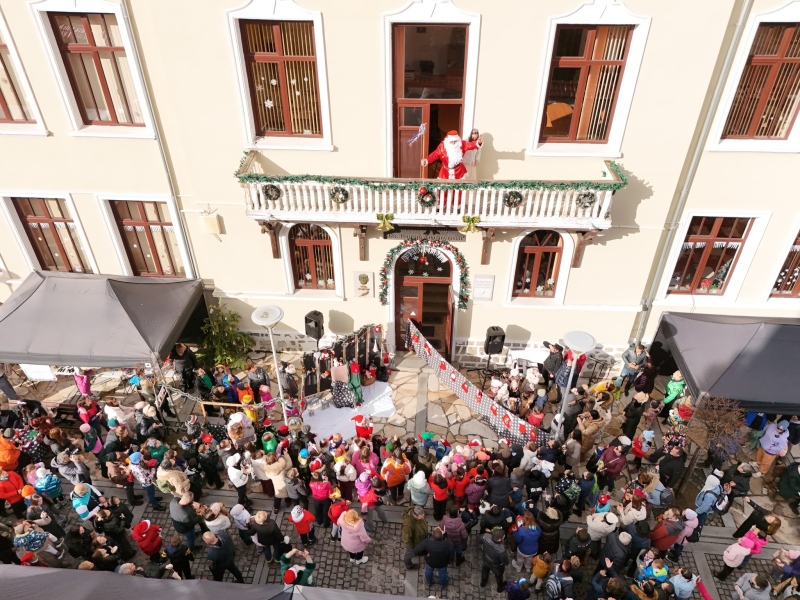  Празник на щедростта: Децата на Банско събраха над 13 000 лв. за хора в нужда