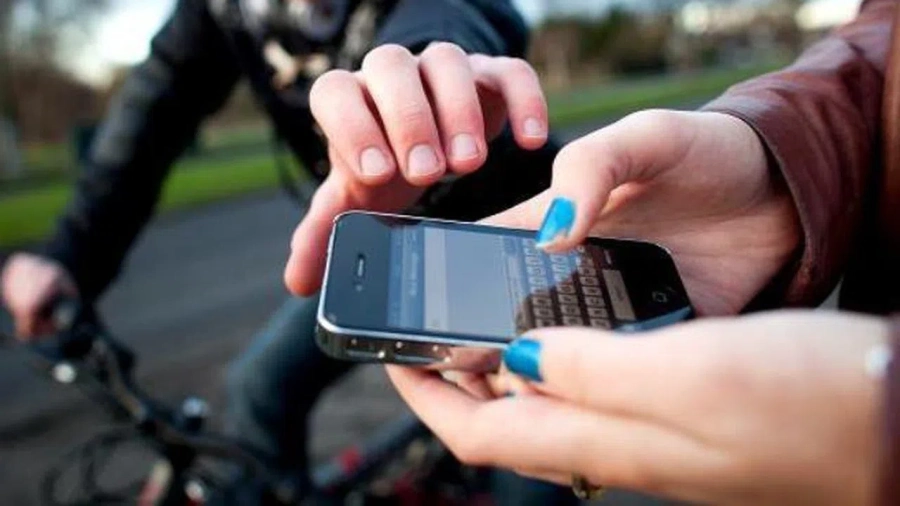 Изловиха 44-годишен, задигнал скъп телефон от тийнейджър в радомирското село Дрен