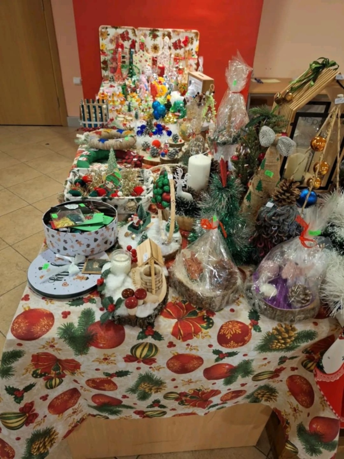 С коледен базар децата от „Св. Анна“ събират средства за лечението на младия татко Евгени в Сапарева баня