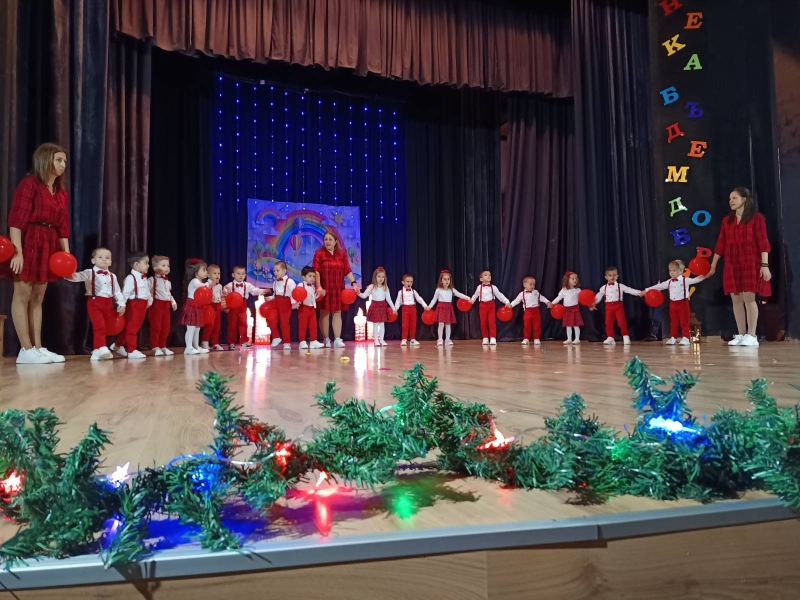 ДГ „Света Анна“ в Сапарева баня отпразнува патронния си празник под мотото „Нека бъдем по-добри”