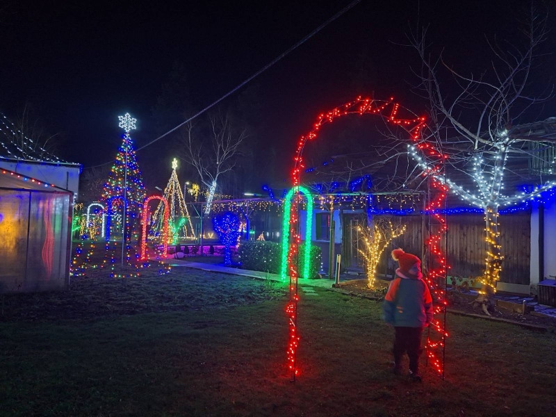 16-годишен талант от Разлог смая съгражданите си с невиждана коледна украса