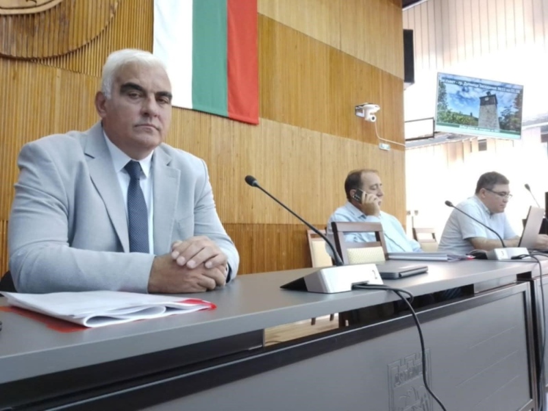 Административният съд  „поряза” ОбС- Дупница за новата наредба и работното време на питейните заведения в града