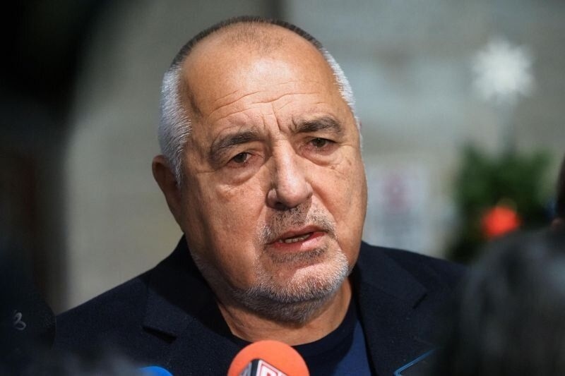 Маркет ЛИНКС: ГЕРБ остава първа, но има спад от 5% за месец, огромно е недоверието към Пеевски,  връщат се погледите към Радев